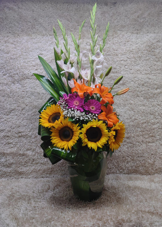Arreglo de girasoles y colores vivos