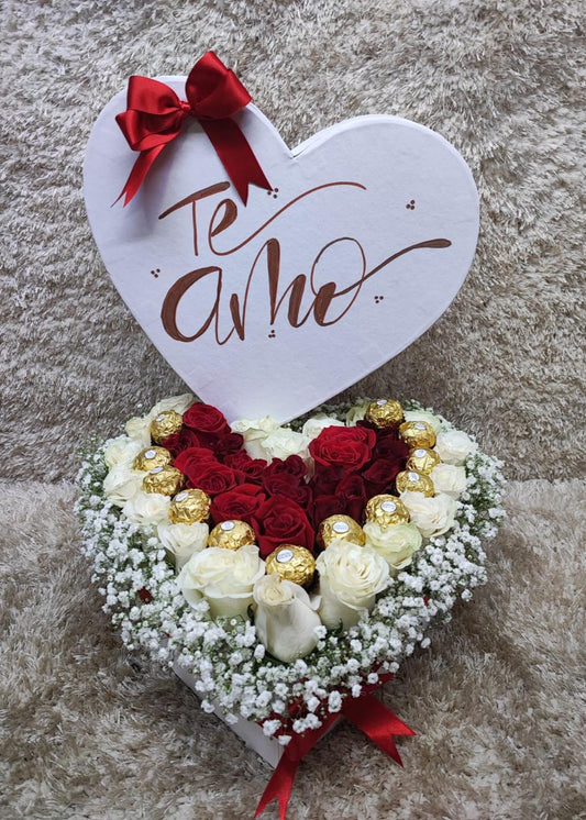 Caja con Rosas, Chocolates y Tapa “Te Amo”