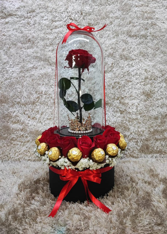 Rosa Encantada con Corona y Chocolates